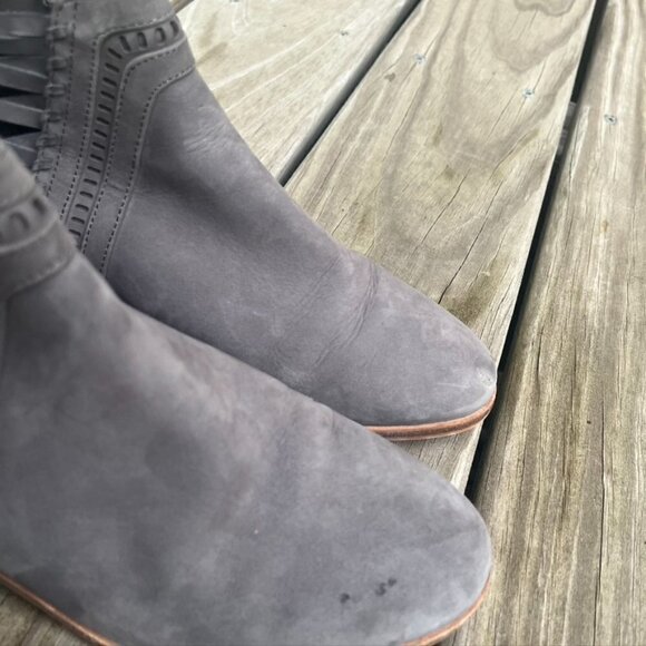 Vince Camuto Gray Leather Pimmy Ankle Boots Size 8 - Picture 3 of 11